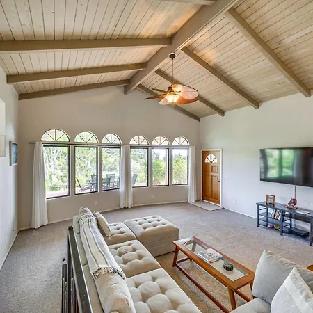 Villa Secluded Waimea Hideaway With Lanai And Views!